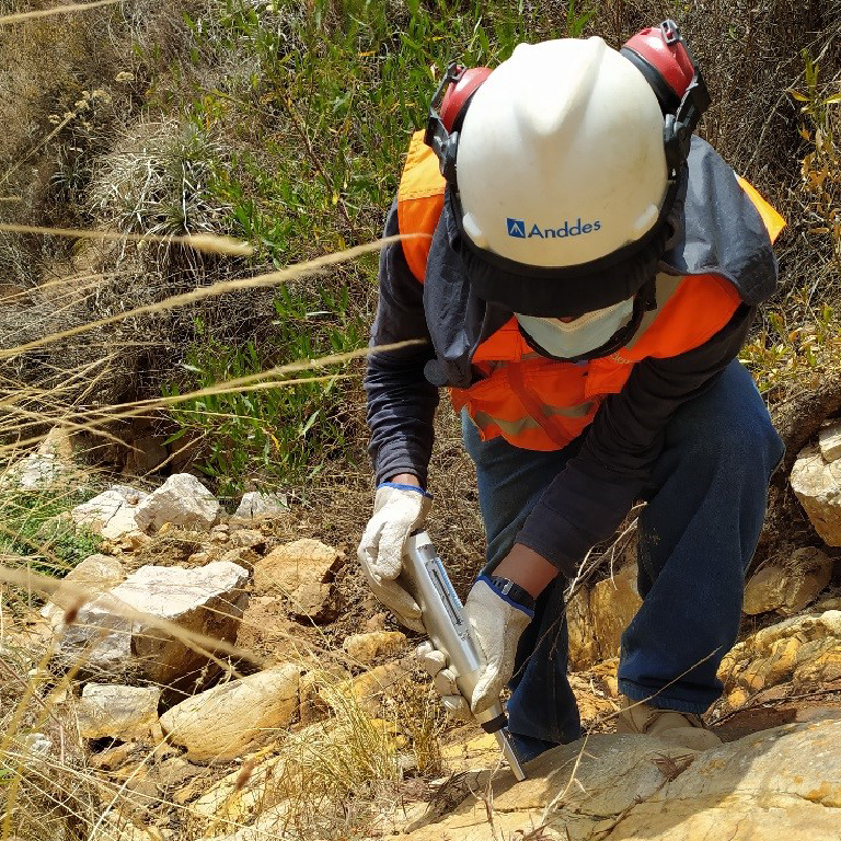 Avances y Desafíos en la Geología Aplicada a la Industria Minera: Experiencias, Mitigación de Peligros, Sostenibilidad y Tecnología